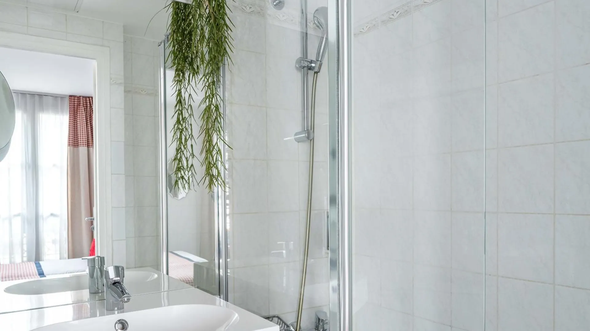 Hotel George - Astotel Paris 3*,