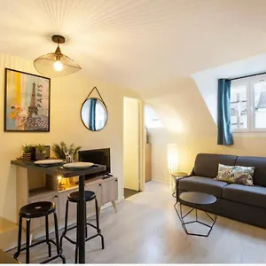 Apartment Sttudio Champs Elysees, Paris